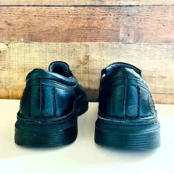 Dr. Martens Unisex Tevin Shoes - Picture 6 of 11